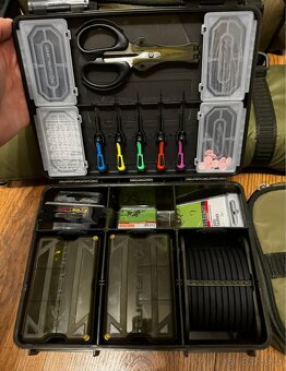Rybářský batoh Korum Transition Rucksack (komplet vybavený) - 2