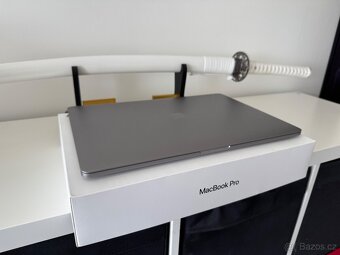 MacBook Pro 15” (2018) – i7 / 32GB RAM / 512GB SSD / AMD Rad - 2