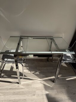 Jídelní set – rozkládací stůl + 2 průhledné židle - 2