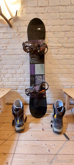 snowboard, boty, vázání a obal - 2
