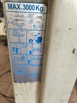 Sloupový, šroubový zvedák - 2