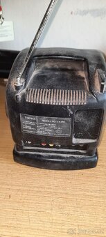 Stará přenosná televize - 2