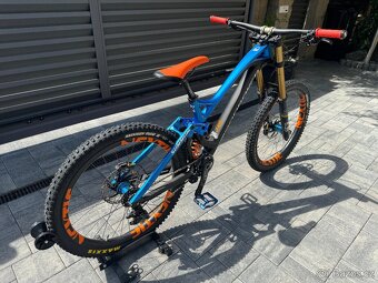 Carbon sjezd bike DH kolo Mondraker SUMMUM karbon Fox40 DHX2 - 2