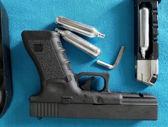 Prodám CO pistoli Glock - 2