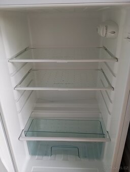 Hledáte malou, ale spolehlivou lednici s mrazákem? - 2