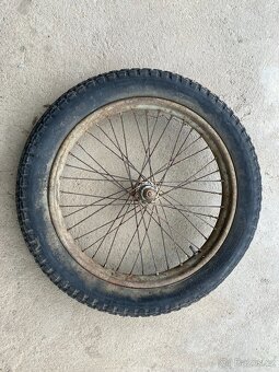 Kola na motocykl předválečná. - 2