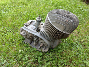 Prodám motor ČZ 250 455 - 2