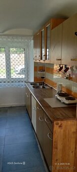 Pronajmu přízemí rodinného domu s vlastním vchodem - 2