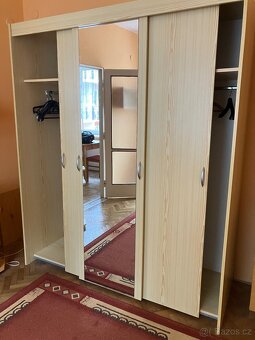 Prodám šatní skříň - 2