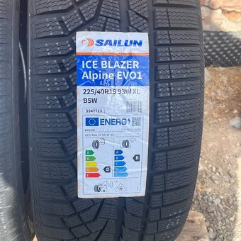Nove Zimni pneu 225/40 R19 93W XL Sailun - 2