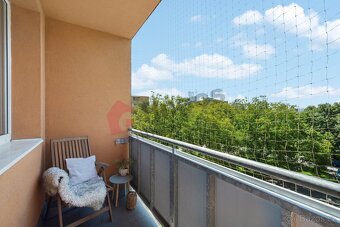 Prodej bytu 1+1 se dvěma balkony, 40 m², na Trávníkách v Otr - 2