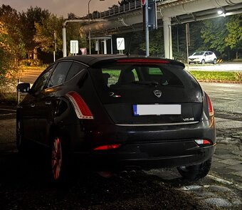 Lancia Delta 1.6 JTD – spolehlivá, úsporná, připravená jezdi - 2