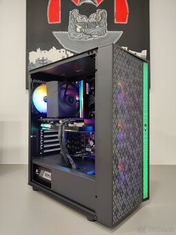 i5 9400, RX 6600 XT, 16GB DDR4 2400MHz, 250GB SSD + 4TB HDD - 2