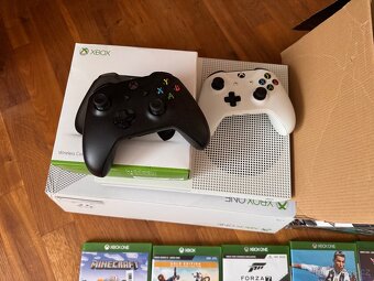 Xbox One S 1TB + herní volant + 2.ovladač + 6x hra - 2