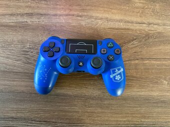 PS4 Slim 1 TB + 2x ovladač DualShock + 4 hry + nabíječka - 2