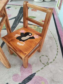 Dětský dřevěný stoleček se židlemi - 2