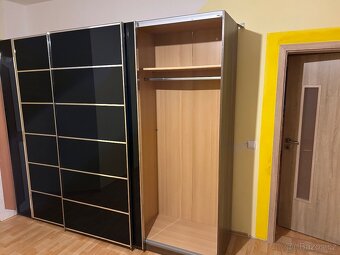 Šatní skříň - 2