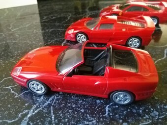 Modely autíček Ferrari Shell. - 2