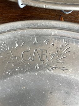 Prodám 2 cínové talíře z roku 1741 - 2