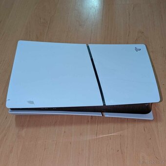 PS5 Slim 1TB verzia s mechanikou + 2x DualShock ovládač - 2