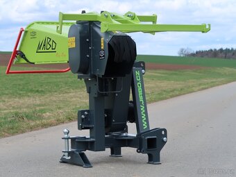 Štěpkovač špalíkovač za traktor s řemenovým převodem - 2