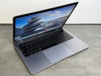 MacBook Air 13'' 2019 / i5 / 8GB / 256GB SSD / Space Gray - 2