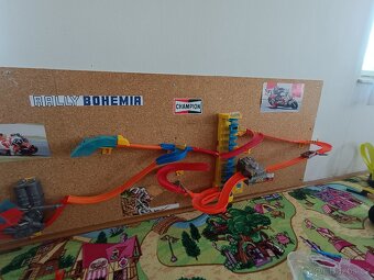 Hot wheels jízda po zdi, demoliční propadliště - 2