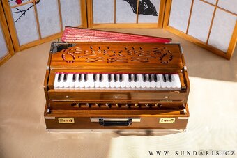 Indické harmonium přenosné 3,5 oktávy skvělý stav - 2