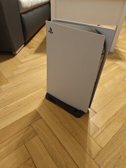 PS5 s mechanikou + příslušenství - 2