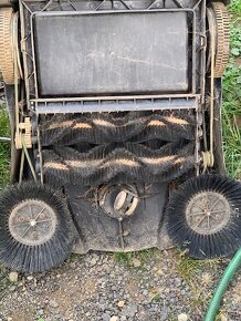 Prodám mechanický smeták, 8 x použitý. - 2