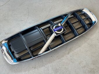 Volvo xc70 p3 maska/grill - 2