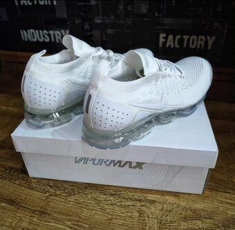 NIKE Air VaporMax Flyknit 2.0 "Triple White" - 2