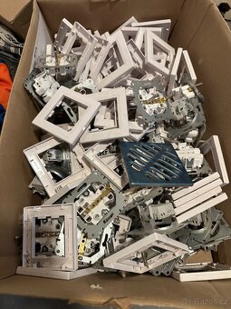 schneider asfora ramecky bile - 2