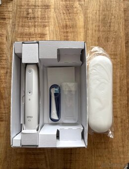 Elektrický zubní kartáček Oral-B iO Series 4 - 2