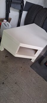 Prodám TV stolek rohový - 2