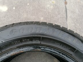 Predám zimná pneu Goodyear performance + 215/60 R16 - 2