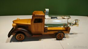Dřevěné auto se slivovicí-hnědé - 2