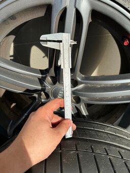 AUDI Q5 ALU R20 LETNÍ PNEU 225/45 - 2