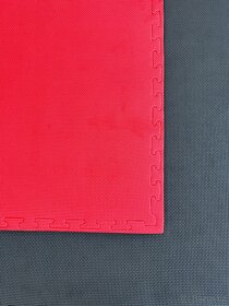 Tatami Champion puzzle červeno - černá 105cm x 105cm x 2cm - 2