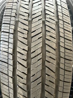Bridgestone 255/70-18 - 2