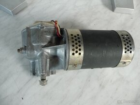 MOTOR S PŘEVODOVKOU - 2