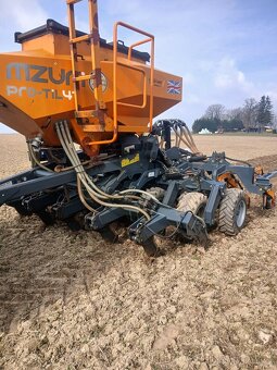 Mzuri secí stroj-strip till (pásové zpracování půdy) - 2