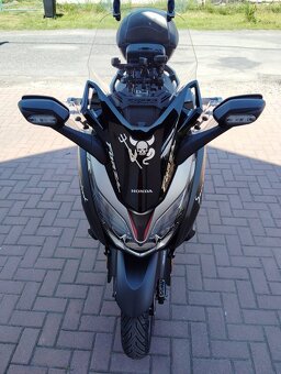 Honda Forza 300 (NF08) r.v 2019-TOP stav,včetně doplňků - 2