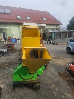 Štepkovač větví za malotraktor - 2