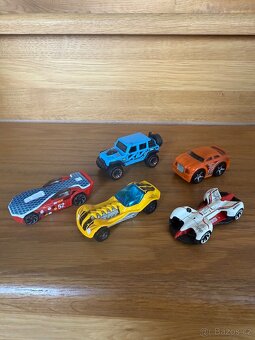 Autíčka Hot Wheels. Bburago, Siku - 2