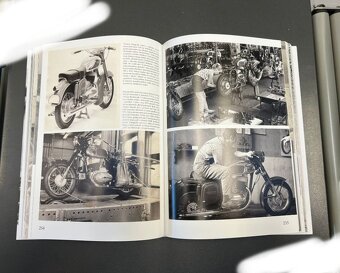 POSLENÍ KUSY - Motocykly v Československu na fotografiích 1 - 2