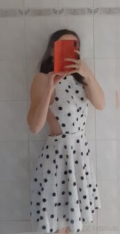 Minišaty s odhalenými zády - 2