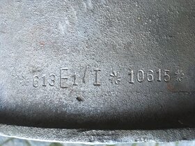 Tatra 613 přední víko motoru - 2