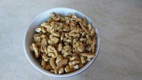 Vlašské ořechy neloupané a loupané - 2