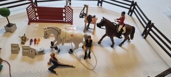 Schleich- Jezdecka škola sada - 2